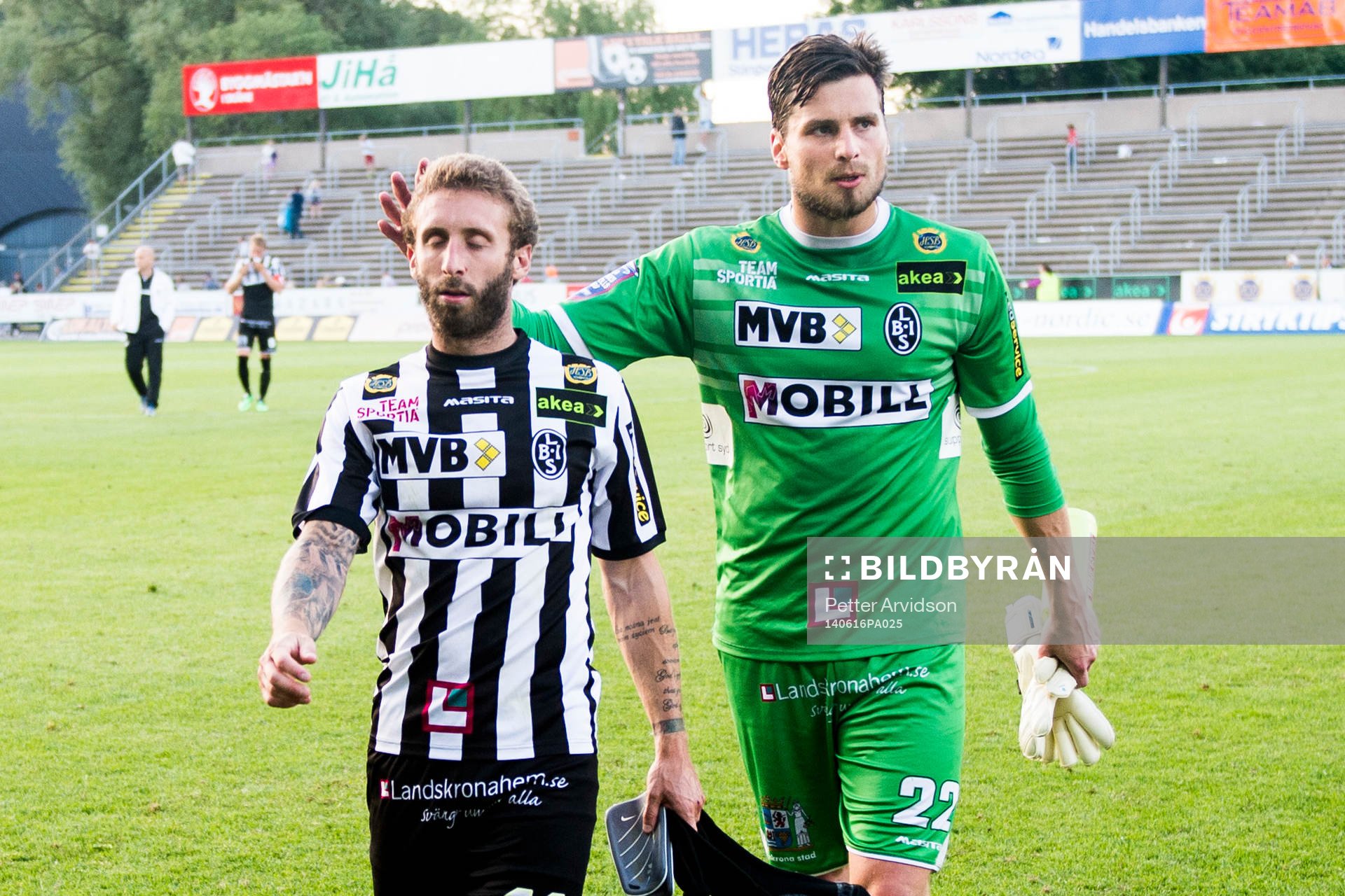 Landskronas Andrew Stadler och målvakt Niklas Uddenäs