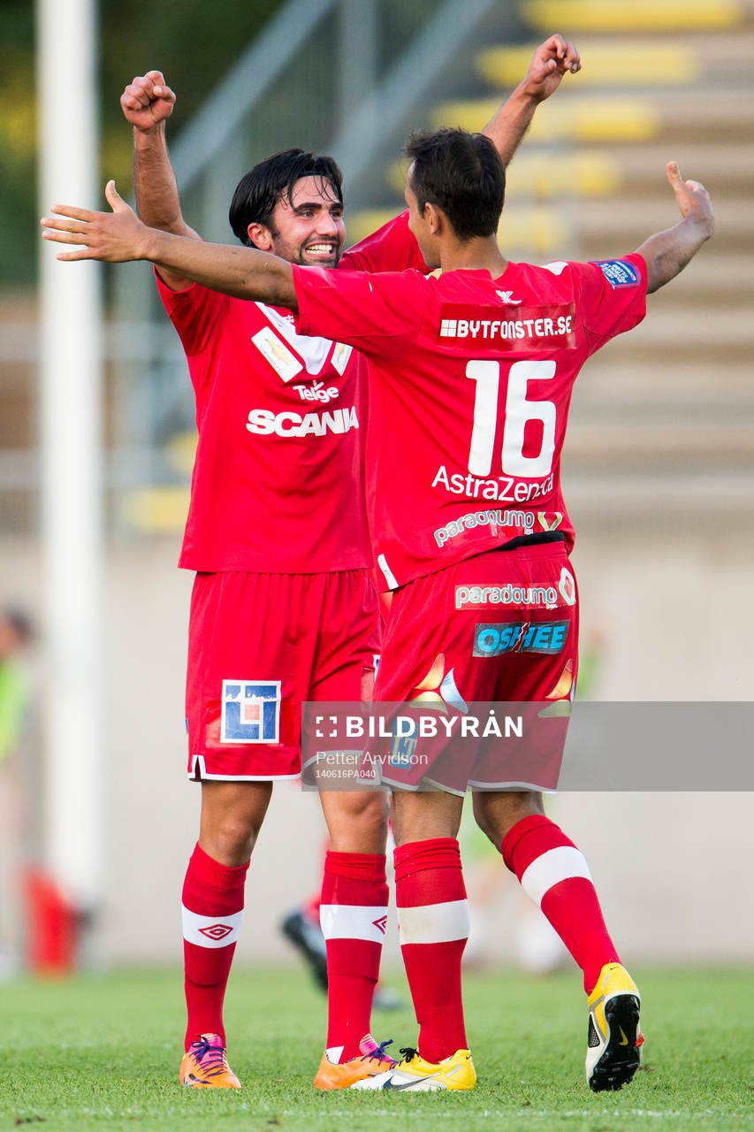 Assyriskas Alexander Nilsson och Danilo De Souza jublar