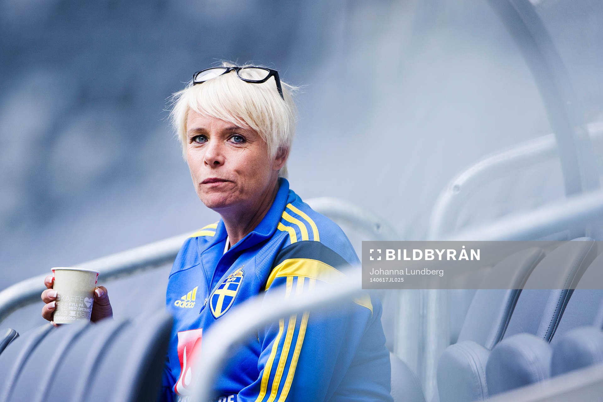 Sveriges inspiratör Mia Törnblom under en träning inför VM-kvalmatchen mot Färöarna den 16 juni 2014 i Stockholm.