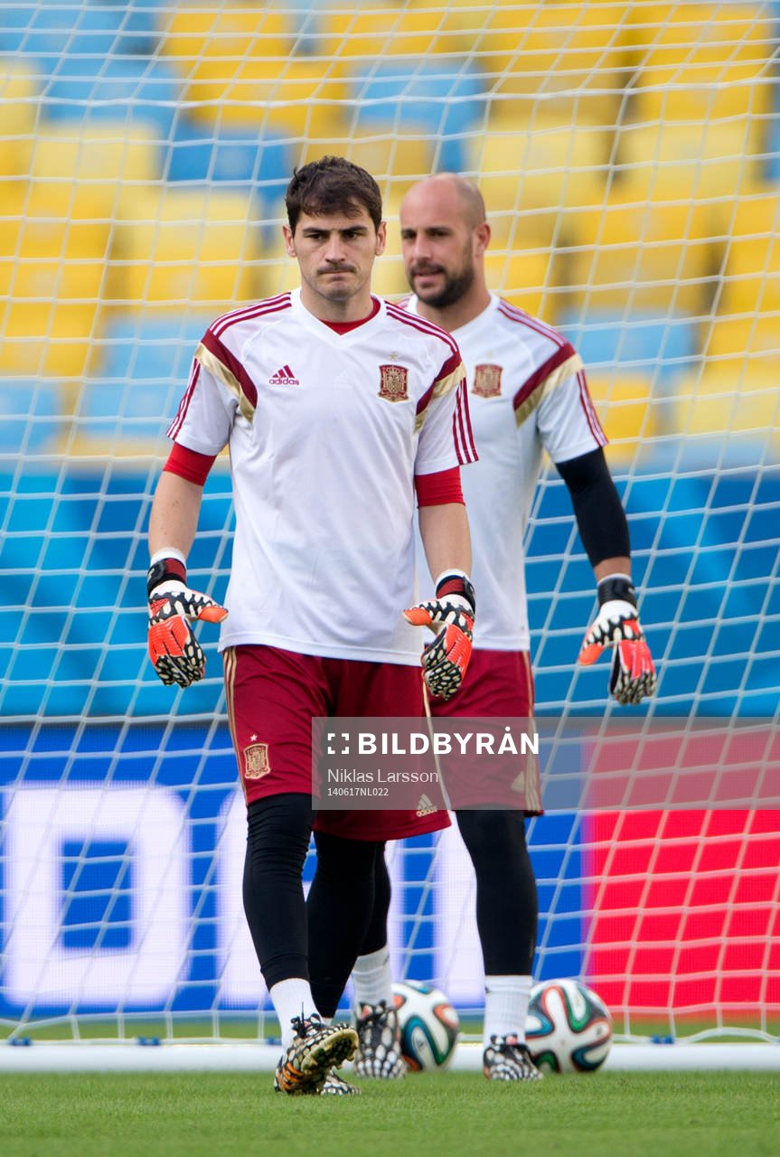 Spaniens målvakt Iker Casillas och målvakt Pepe Reina