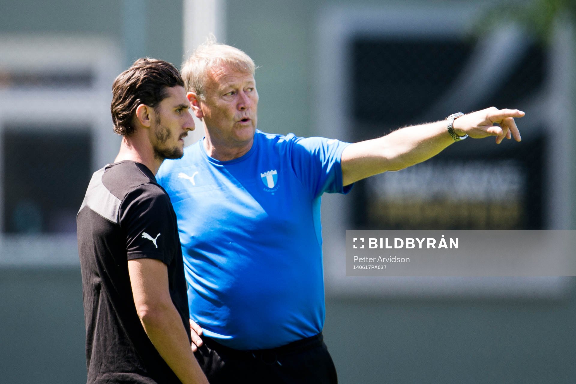 Före detta Malmö FF spelaren Agon Mehmeti pratar med