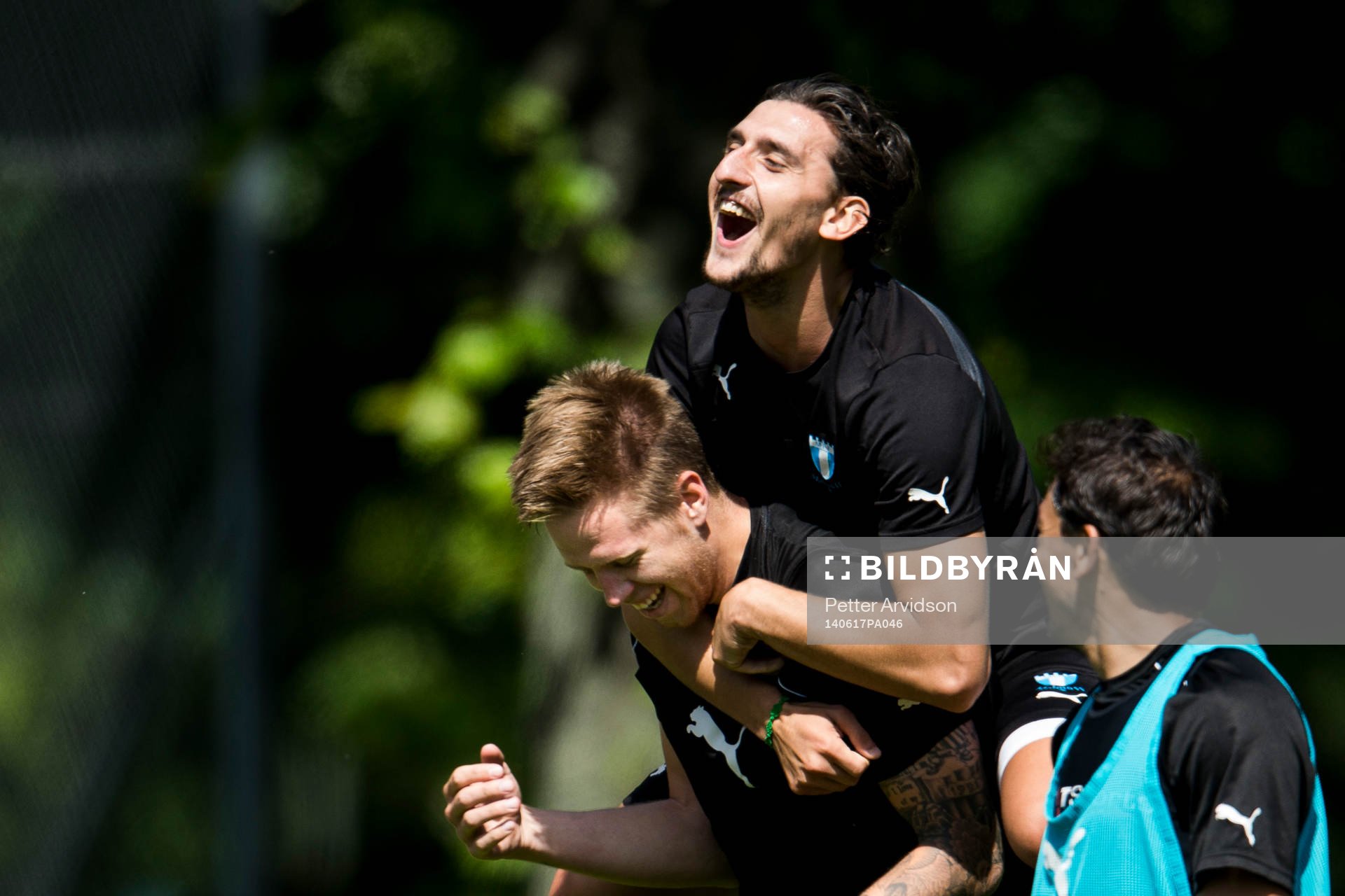 Före detta Malmö FF spelaren Agon Mehmeti skojar med