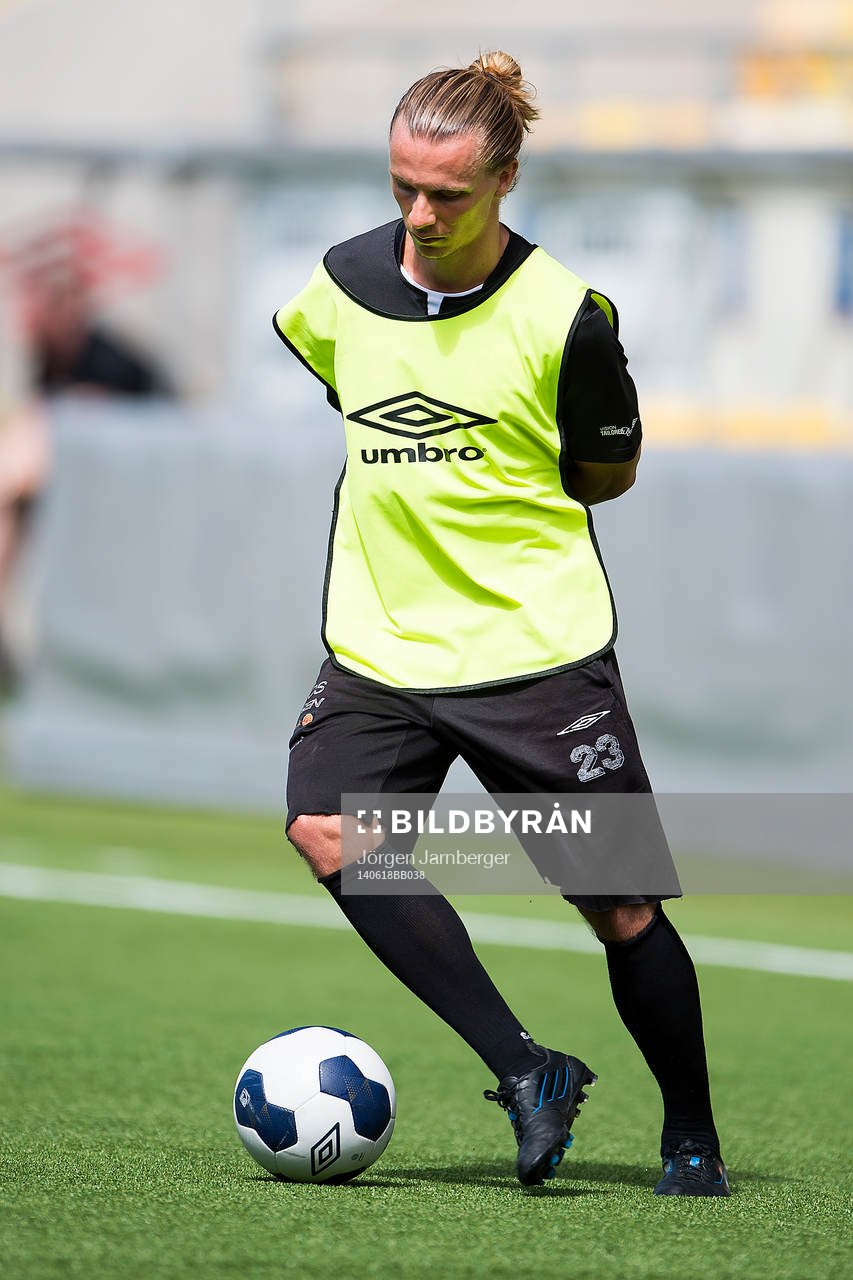 Niklas Hult