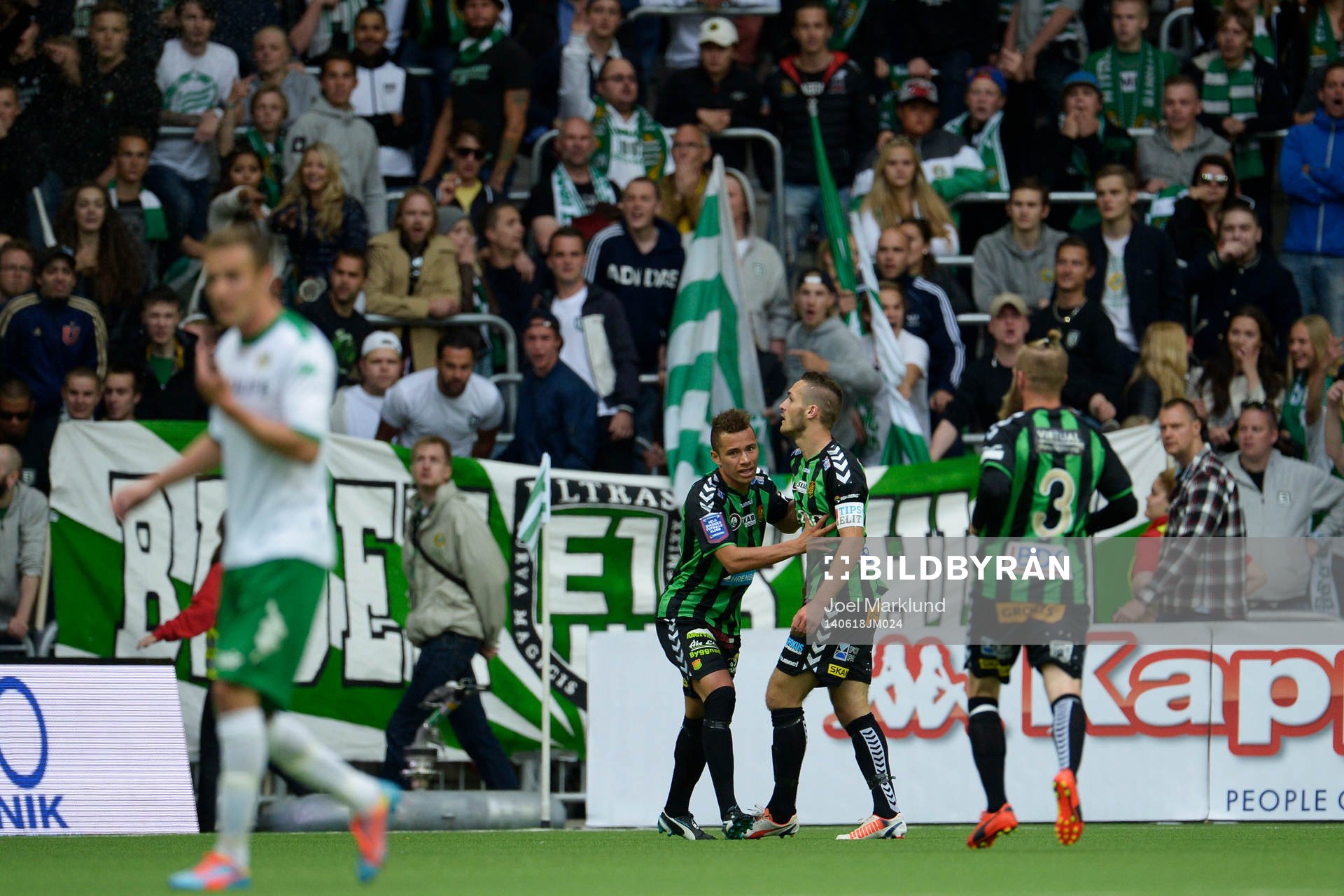 GAIS Malkolm Moenza och Shkelqim Krasniqi jublar framför