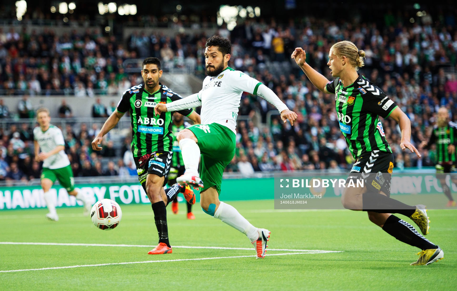 Hammarbys Pablo Pinones-Arce utmanar GAIS Sandeep Mankoo