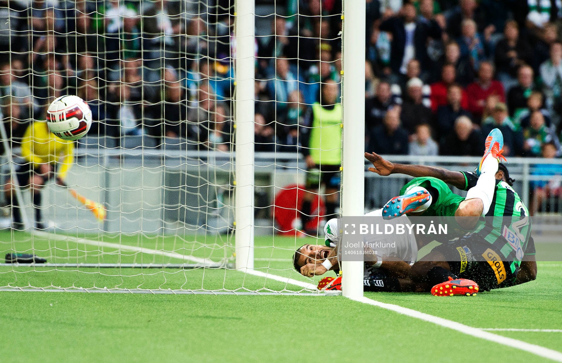 Hammarbys Marko Mihajlovic ser bollen gå utanför mål när han stoppas av GAIS Richard Ntomba Ekunde under fotbollsmatchen i Superettan mellan Hammarby och GAIS den 18 juni 2014 i Stockholm.