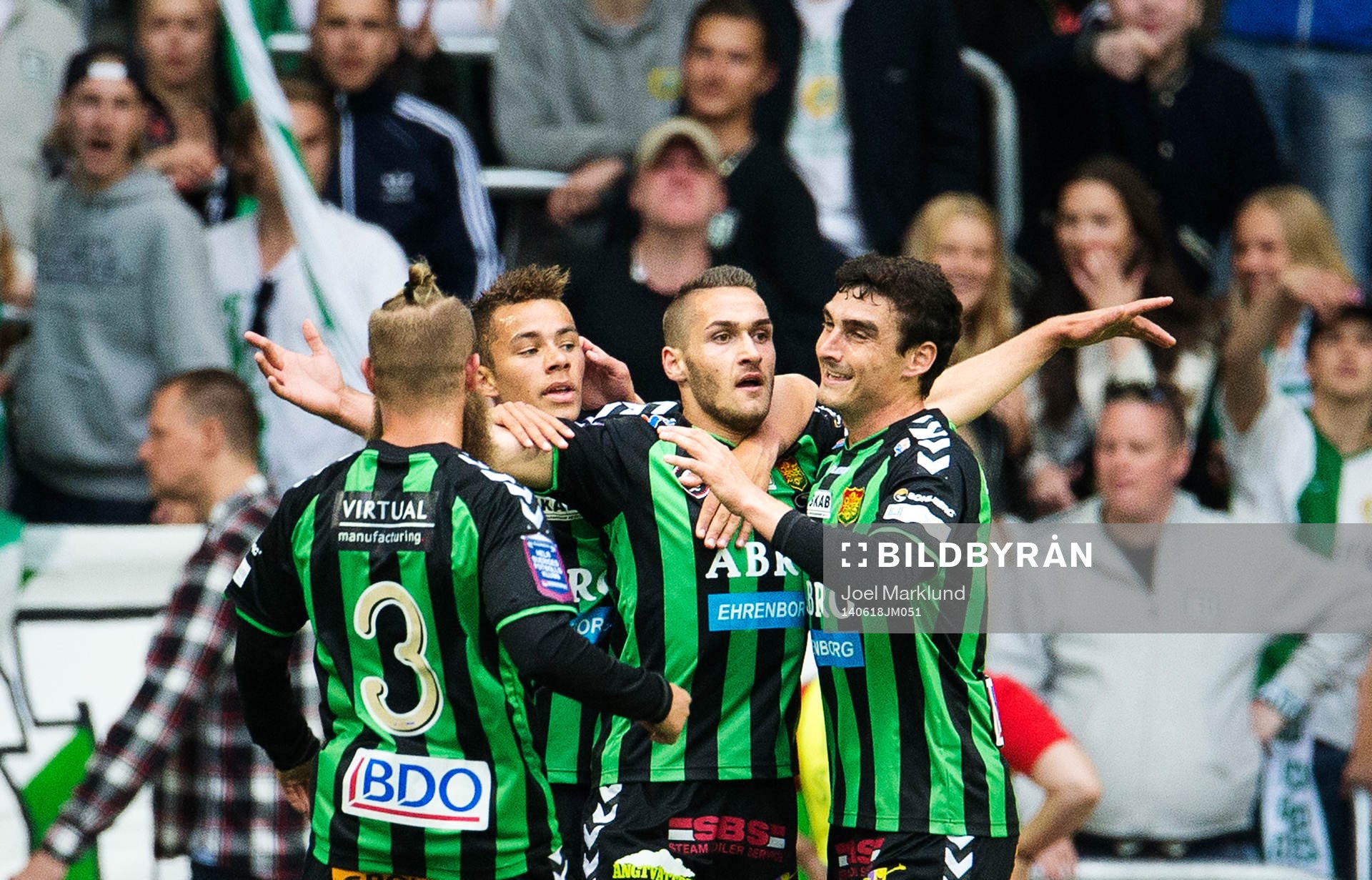 GAIS Shkelqim Krasniqi (mitten) jublar med lagkamrater