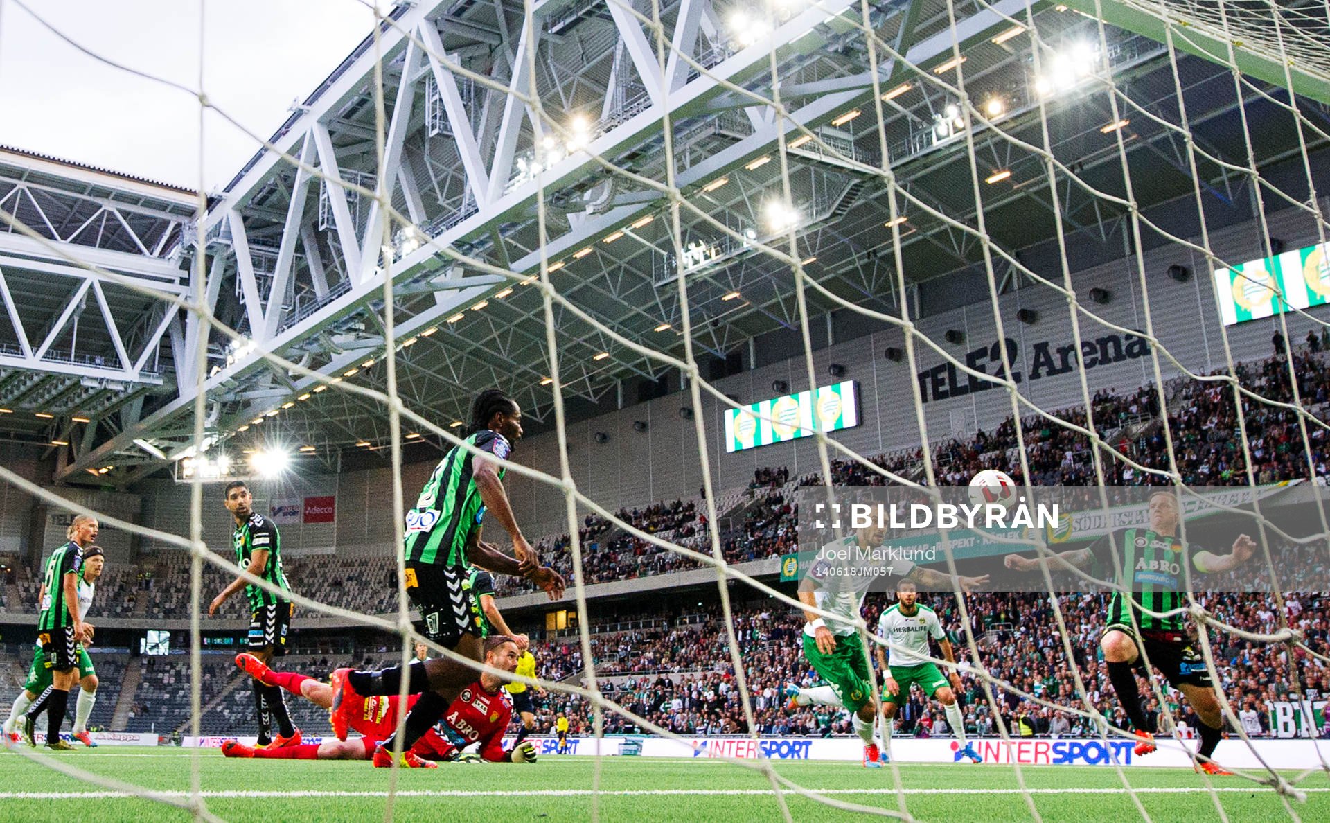 Hammarbys Marko Mihajlovic oroar framför mål