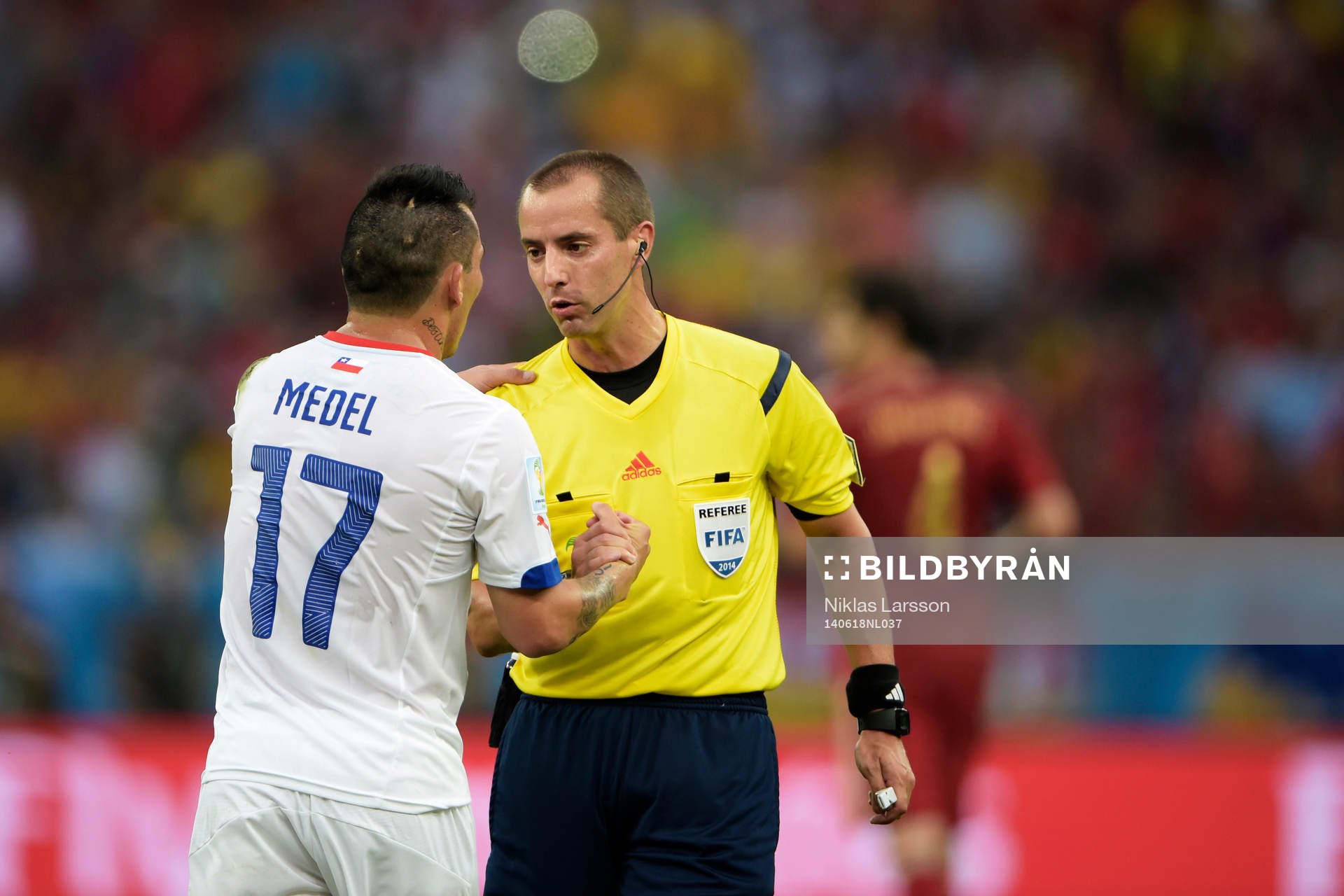 Chiles Gary Medel under fotbollsmatchen mellan Spanien och Chile under Fotbolls-VM den 18 juni 2014 i Rio de Janeiro.