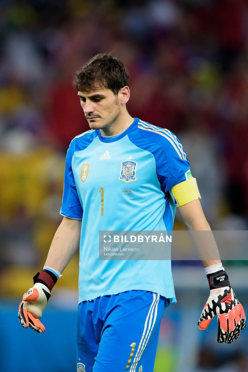 Spaniens målvakt Iker Casillas deppar