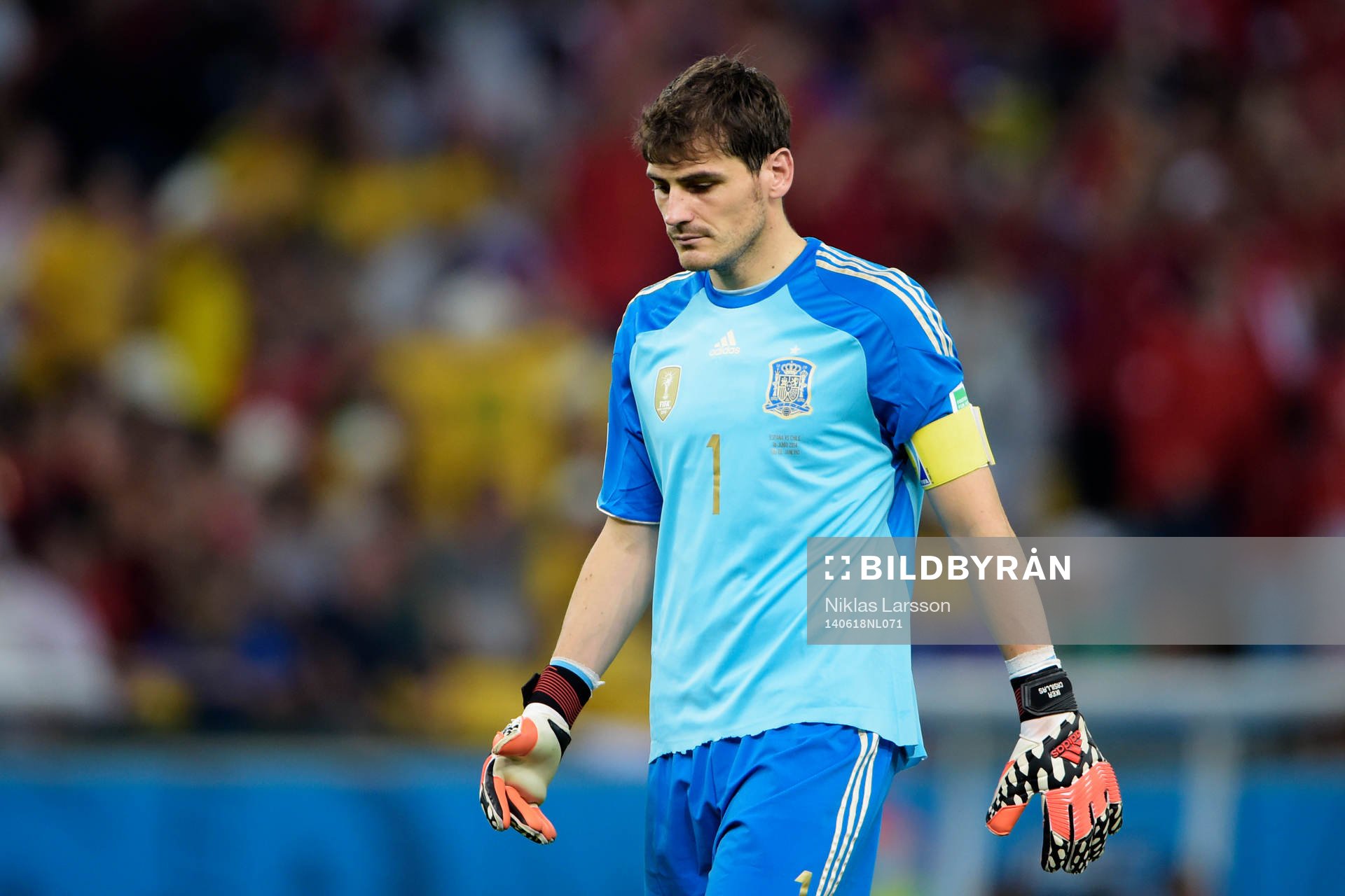 Spaniens målvakt Iker Casillas deppar