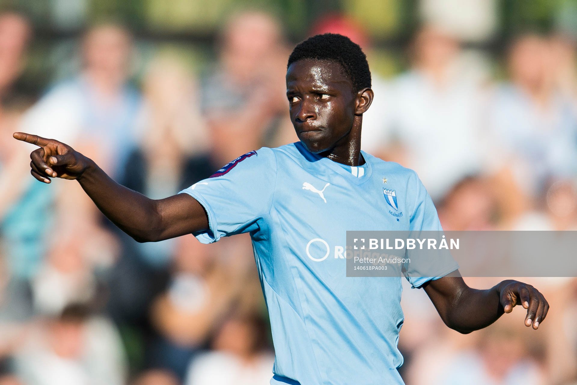 Malmö FFs provspelare Osseynou Ndiaye jublar