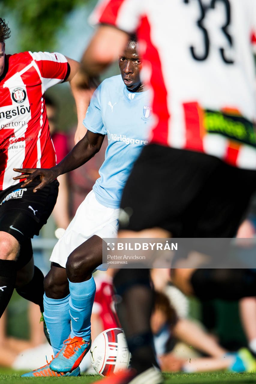 Malmö FFs provspelare Osseynou Ndiaye under träningsmatchen mellan Malmö FF och Höllviken den 18 juni 2014 i Höllviken.