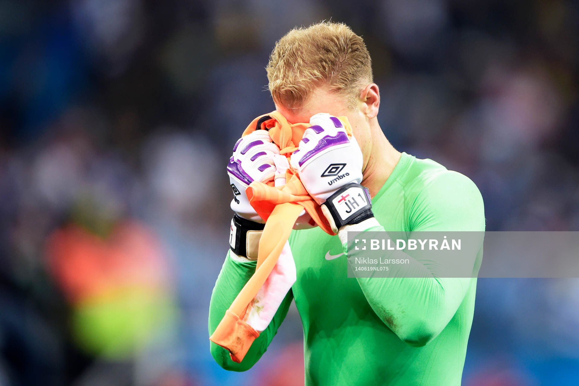 Englands målvakt Joe Hart gråter