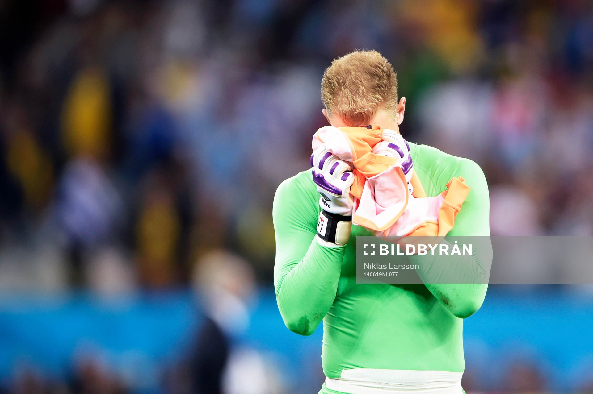 Englands målvakt Joe Hart gråter
