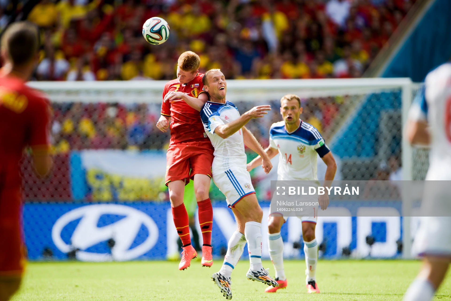 Belgiens Kevin De Bruyne i nickduell med Rysslands Maksim