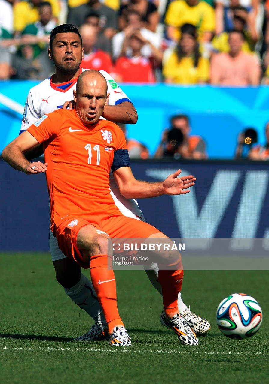 SAO PAULO, BRASIL - JUNIO 18: Arjen Robben de Holanda y
