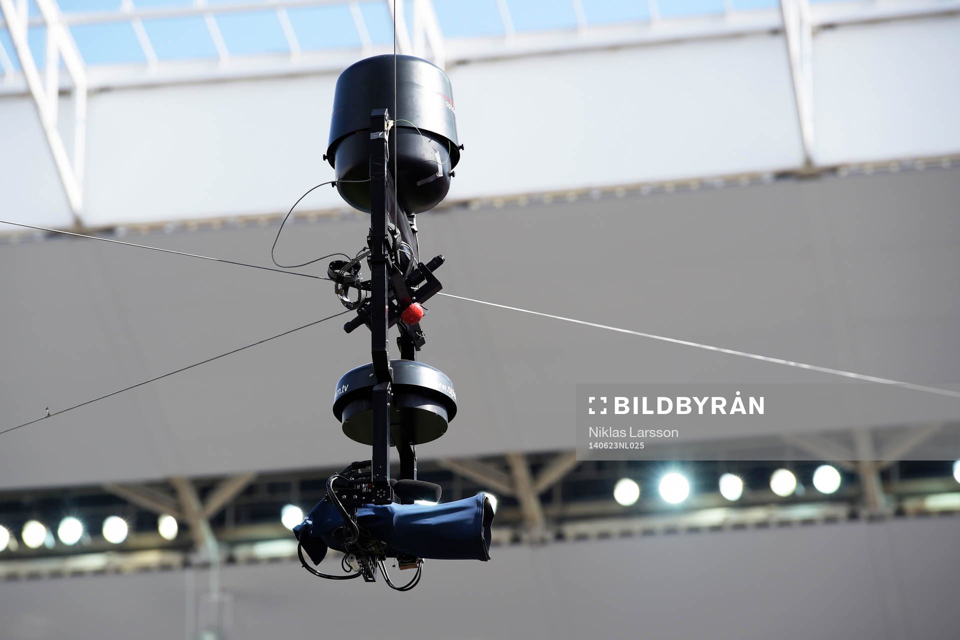 Spider Cam innan fotbollsmatchen mellan Holland och Chile under fotbolls-VM den 23 juni 2014 i Sao Paulo.