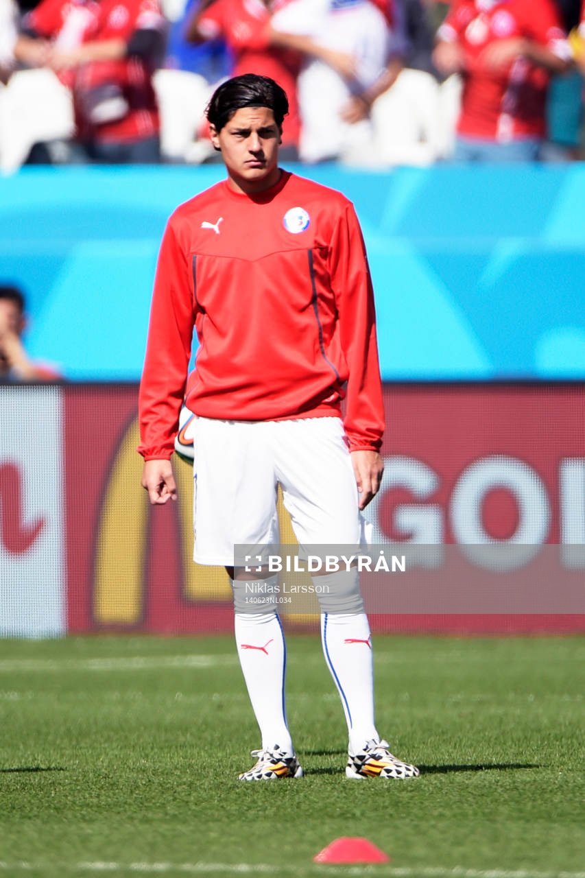 Chiles Miiko Albornoz innan fotbollsmatchen mellan Holland och Chile under fotbolls-VM den 23 juni 2014 i Sao Paulo.