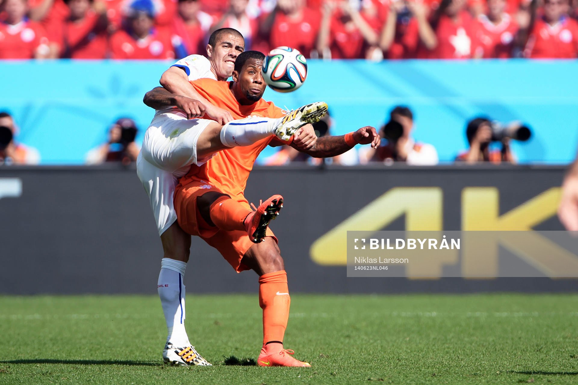Hollands Jeremain Lens och Chiles Francisco Silva