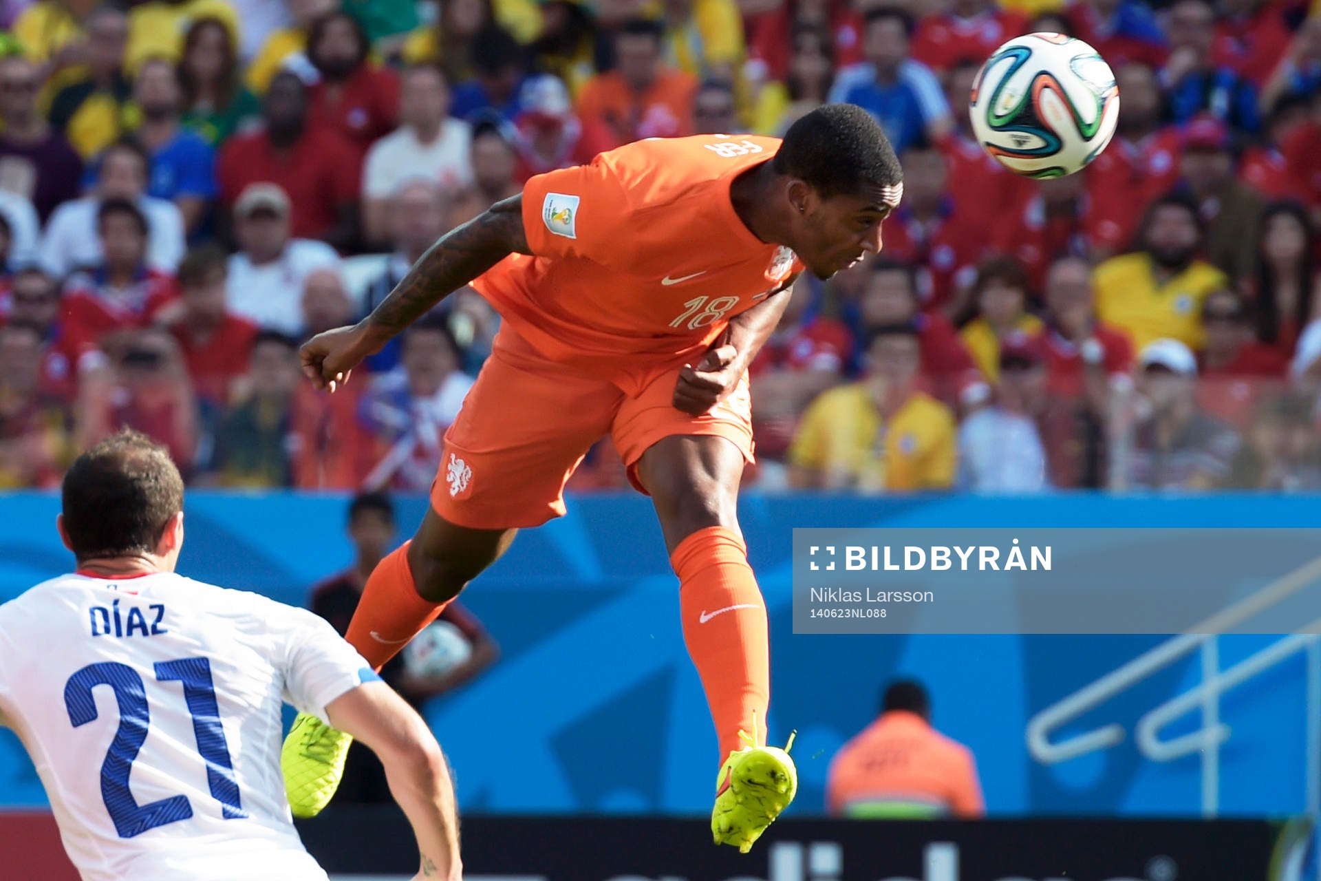 Hollands Leroy Fer nickar in 1-0