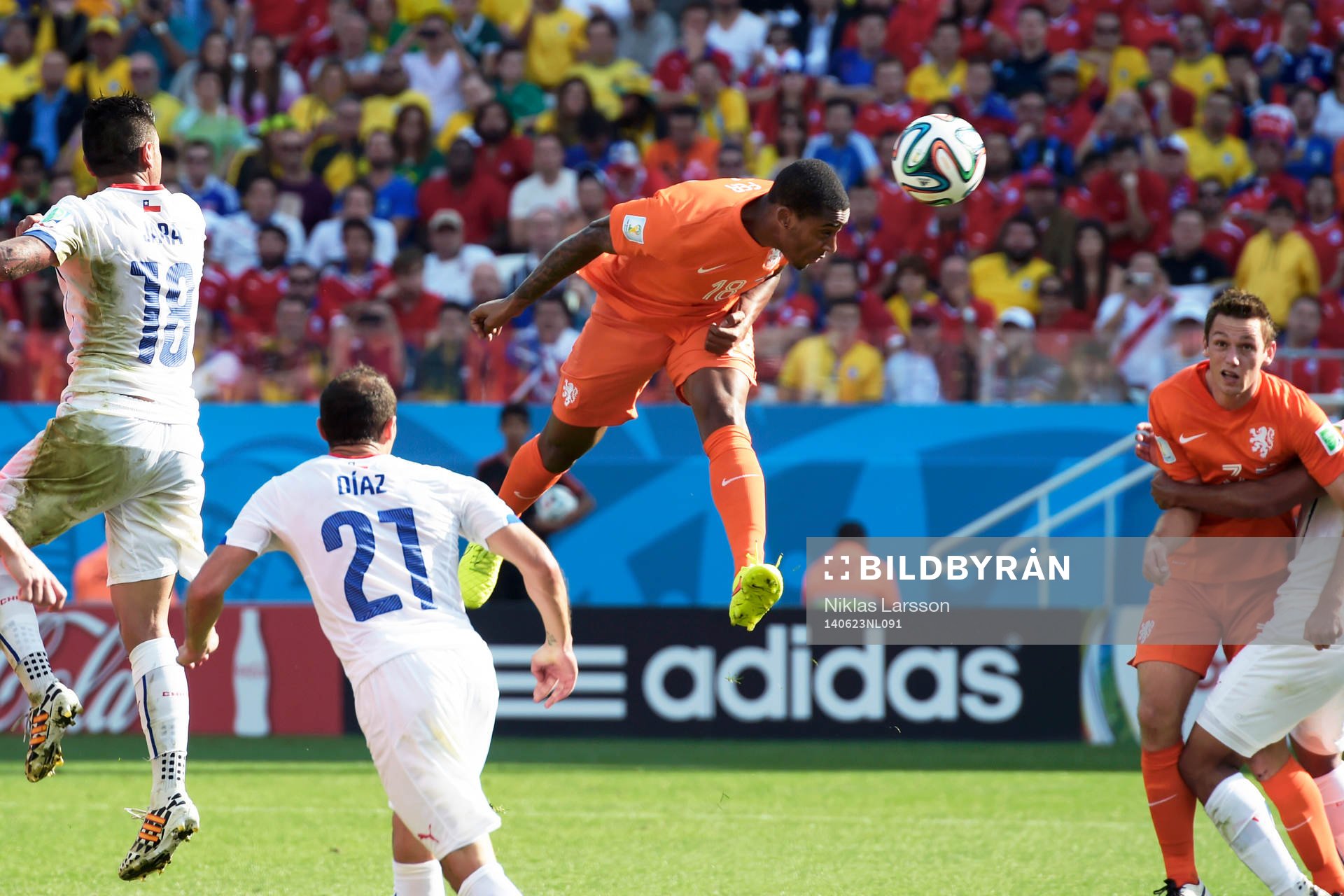Hollands Leroy Fer nickar in 1-0