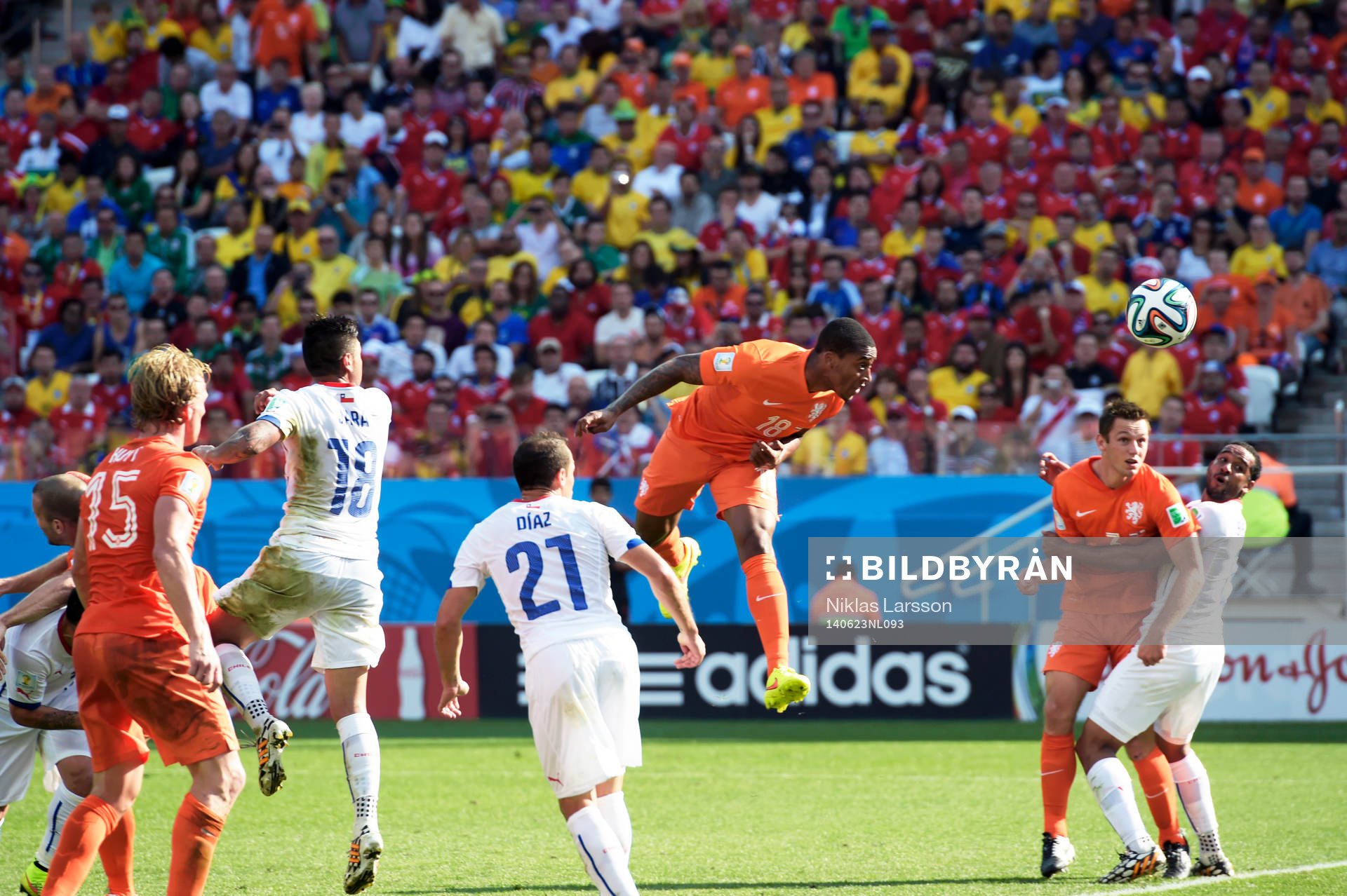 Hollands Leroy Fer nickar in 1-0