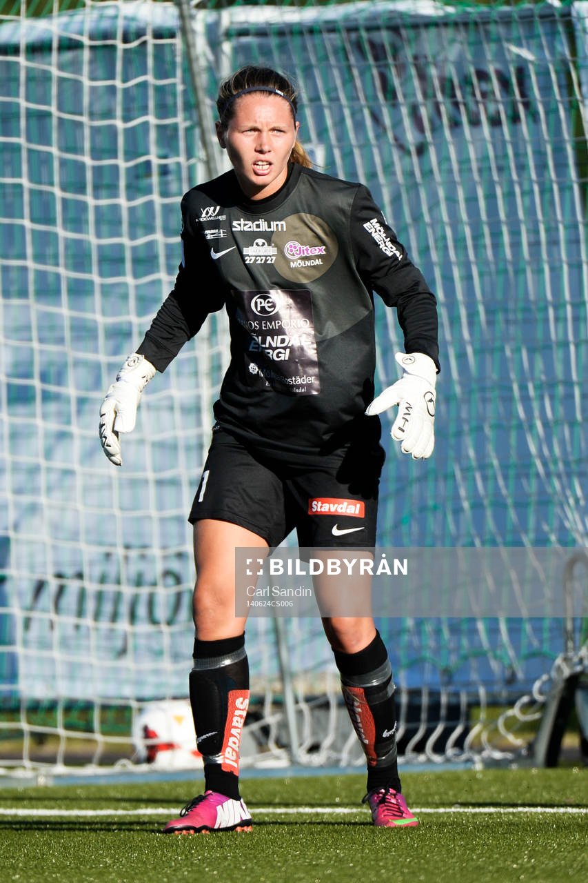 Jitex målvakt Jennifer Falk under fotbollsmatchen i damallsvenskan mellan Jitex och Rosengård den 24 maj 2014 i Mölndal.
