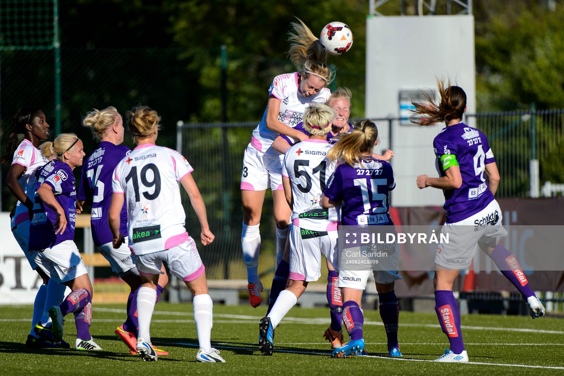 Rosengårds Amanda Ilestedt nickar bollen