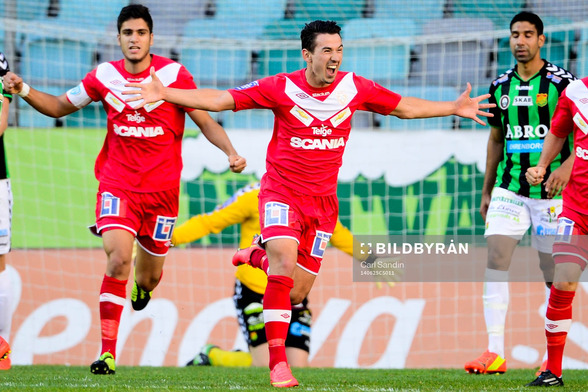 Assyriskas Fuad Hyseni (m) jublar