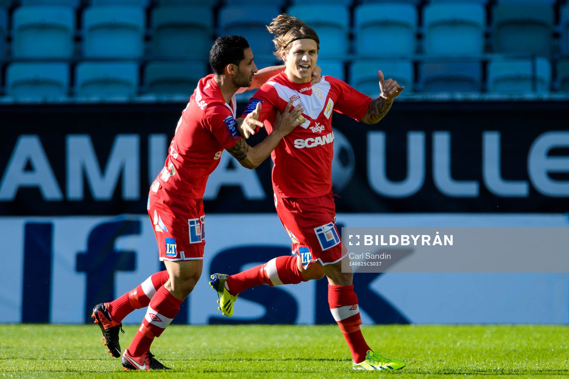 Assyriskas Fredrik Holster jublar