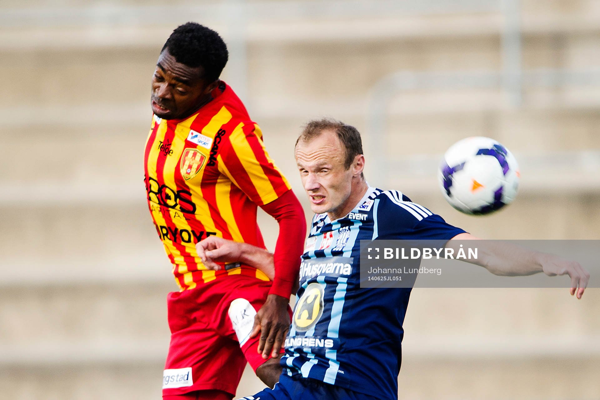 Syrianskas Success Chimankpa Nwosu och Husqvarnas Dragan
