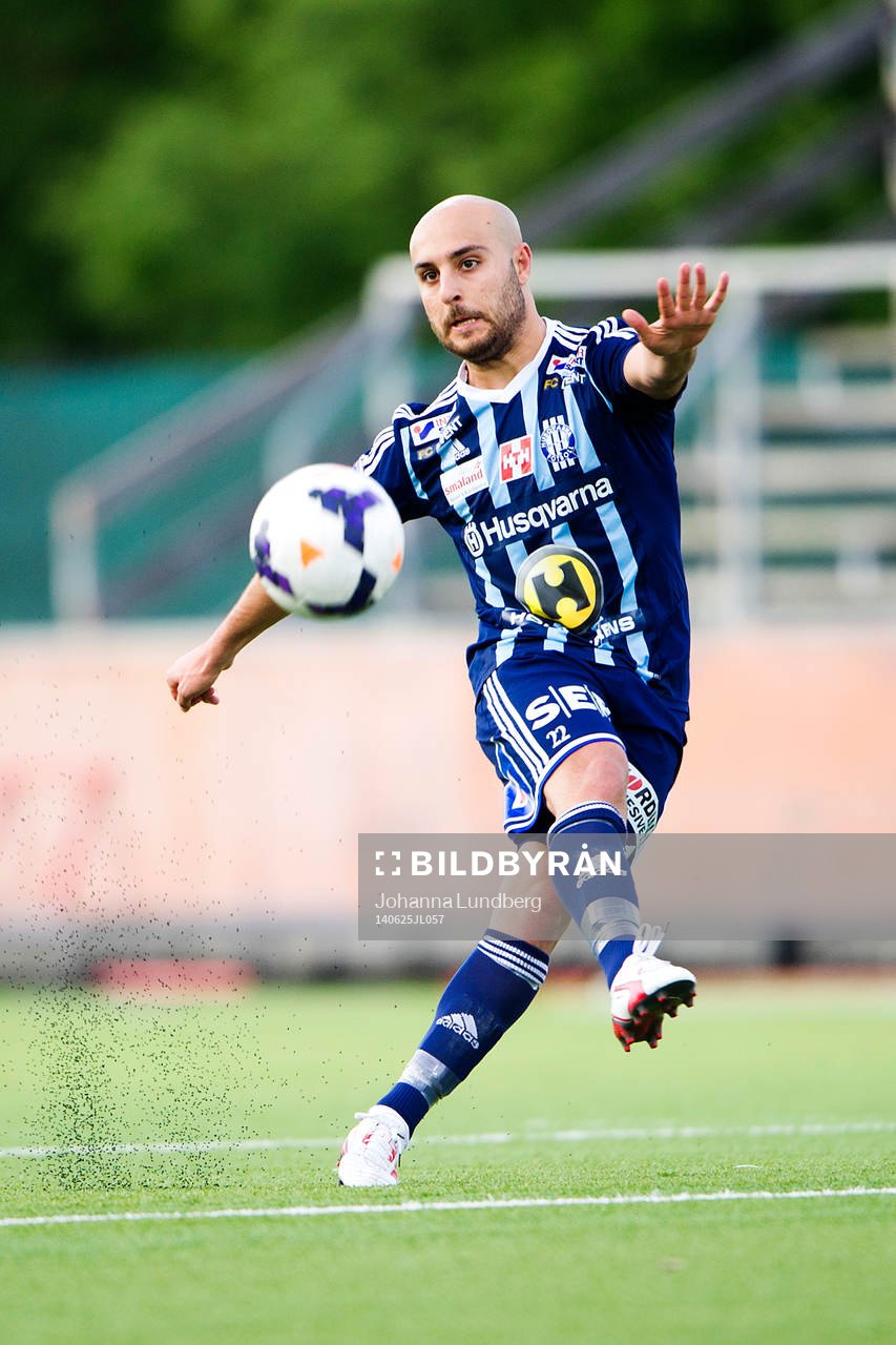 Husqvarnas Michael Ibrahim under fotbollsmatchen i Superettan mellan Syrianska och Husqvarna den 25 juni 2014 i Stockholm. 