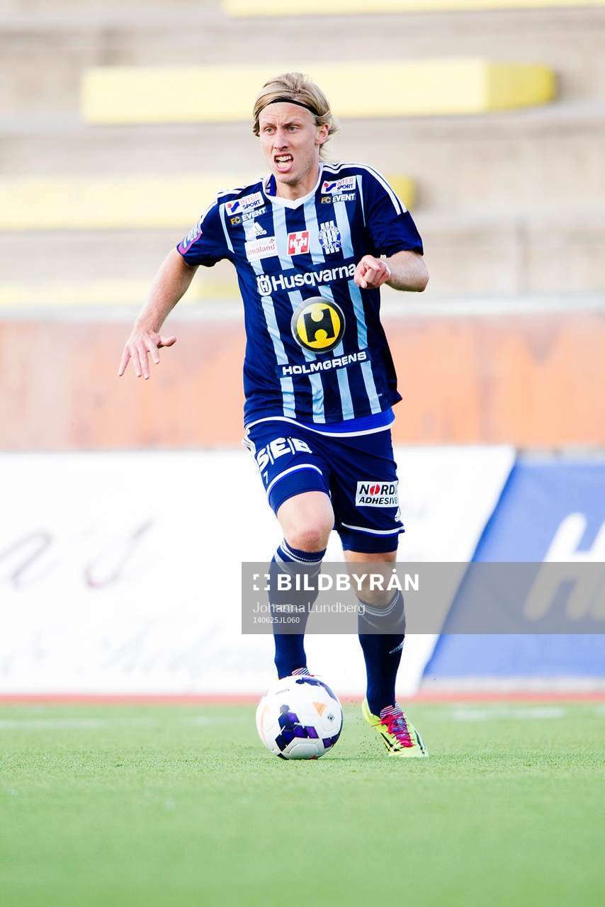 Husqvarnas Philip Bernholtz under fotbollsmatchen i Superettan mellan Syrianska och Husqvarna den 25 juni 2014 i Stockholm. 