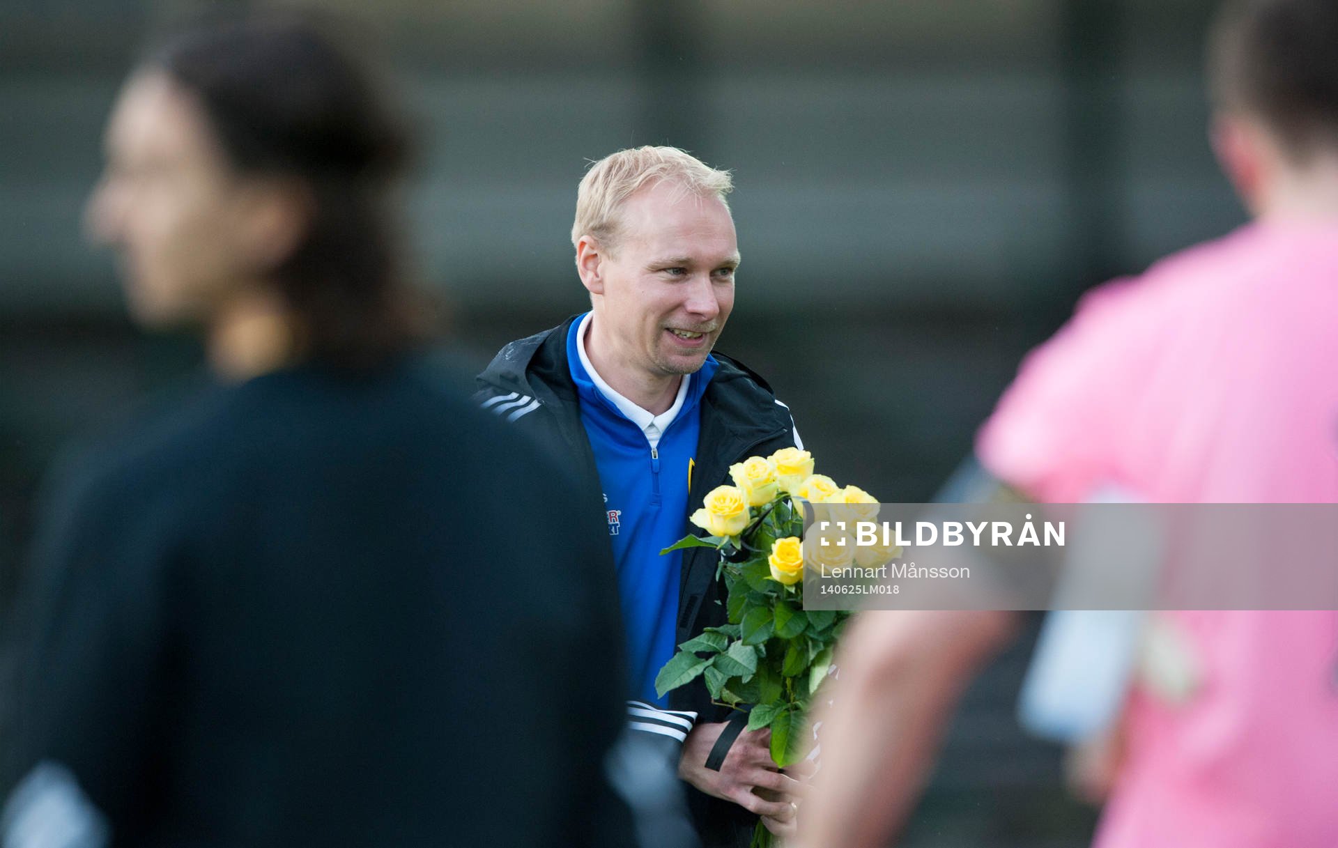 IFK Hässleholms ordförande Åke Jönsson avtackar