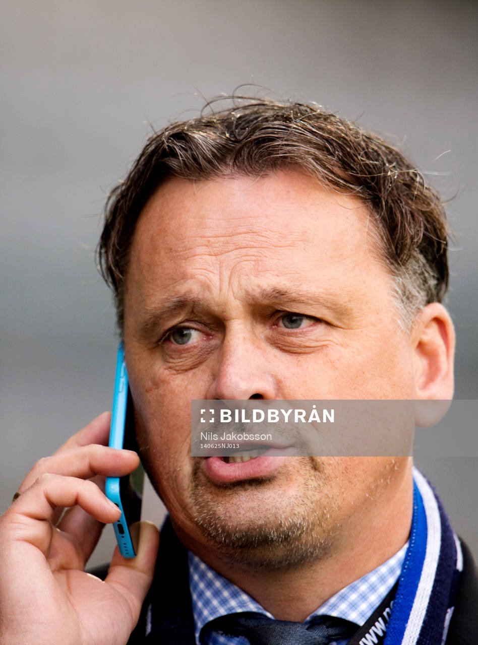 GIF Sundsvalls sportchef Urban Hagblom pratar i telefon under fotbollsmatchen i superettan mellan Landskrona BOIS och GIF Sundsvall den 25 juni 2014 i Landskrona.