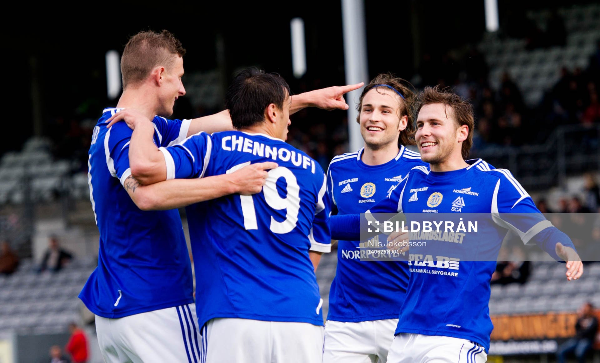 GIF Sundsvalls Johan Eklund har gjort 0-1 och jublar med