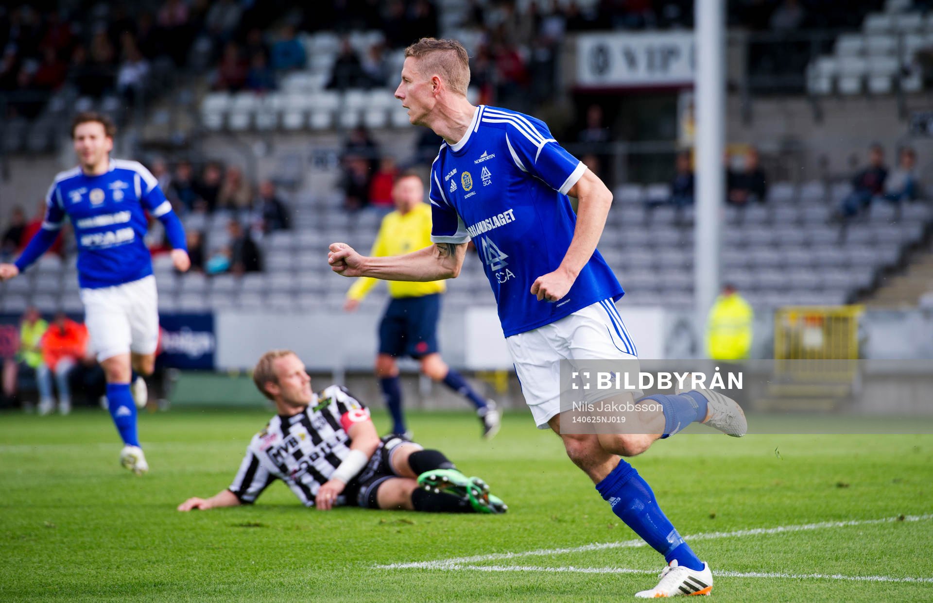 GIF Sundsvalls Johan Eklund har gjort 0-1 och jublar