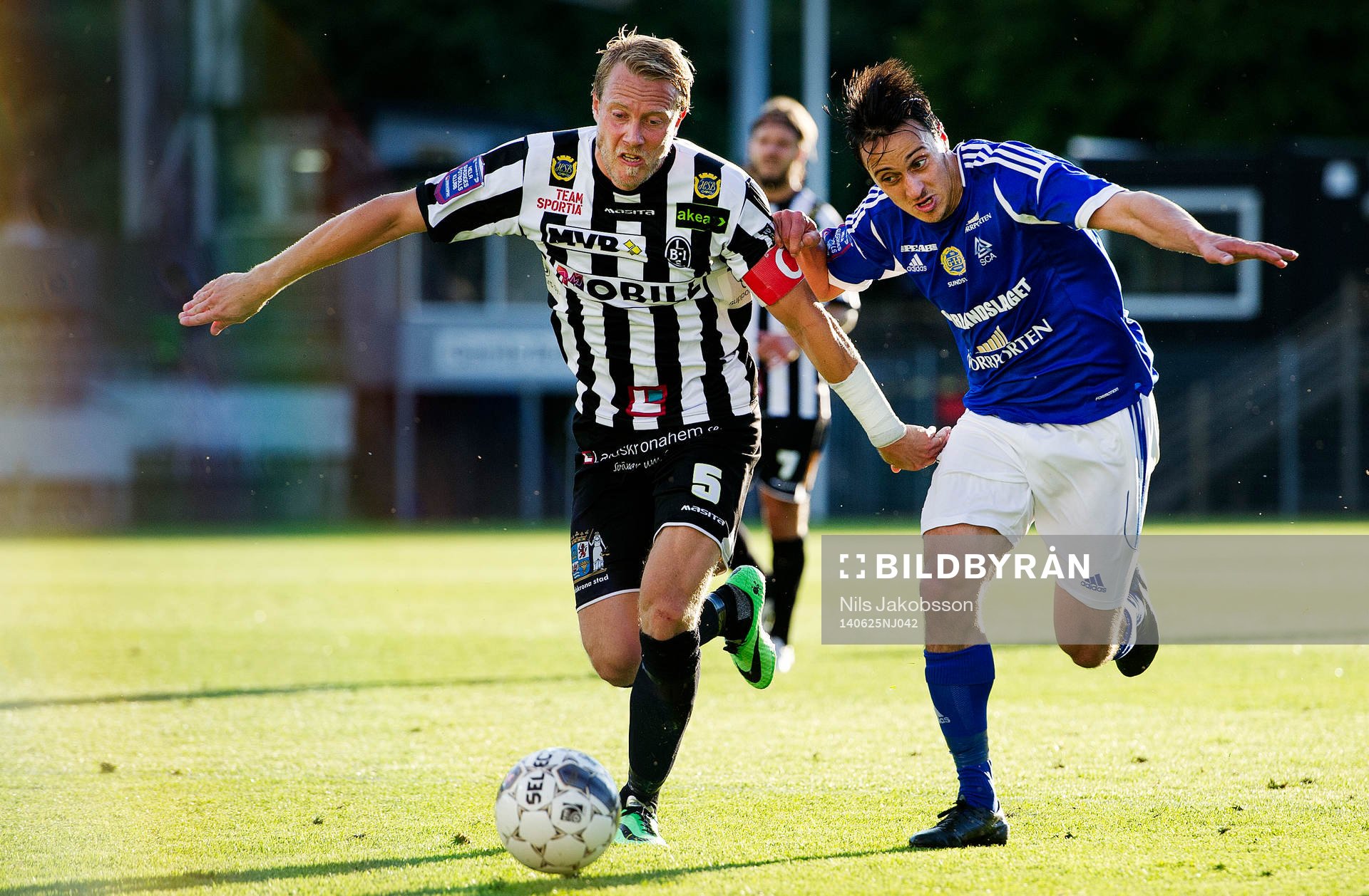 Landskronas Johnny Lundberg och GIF Sundsvalls Adam