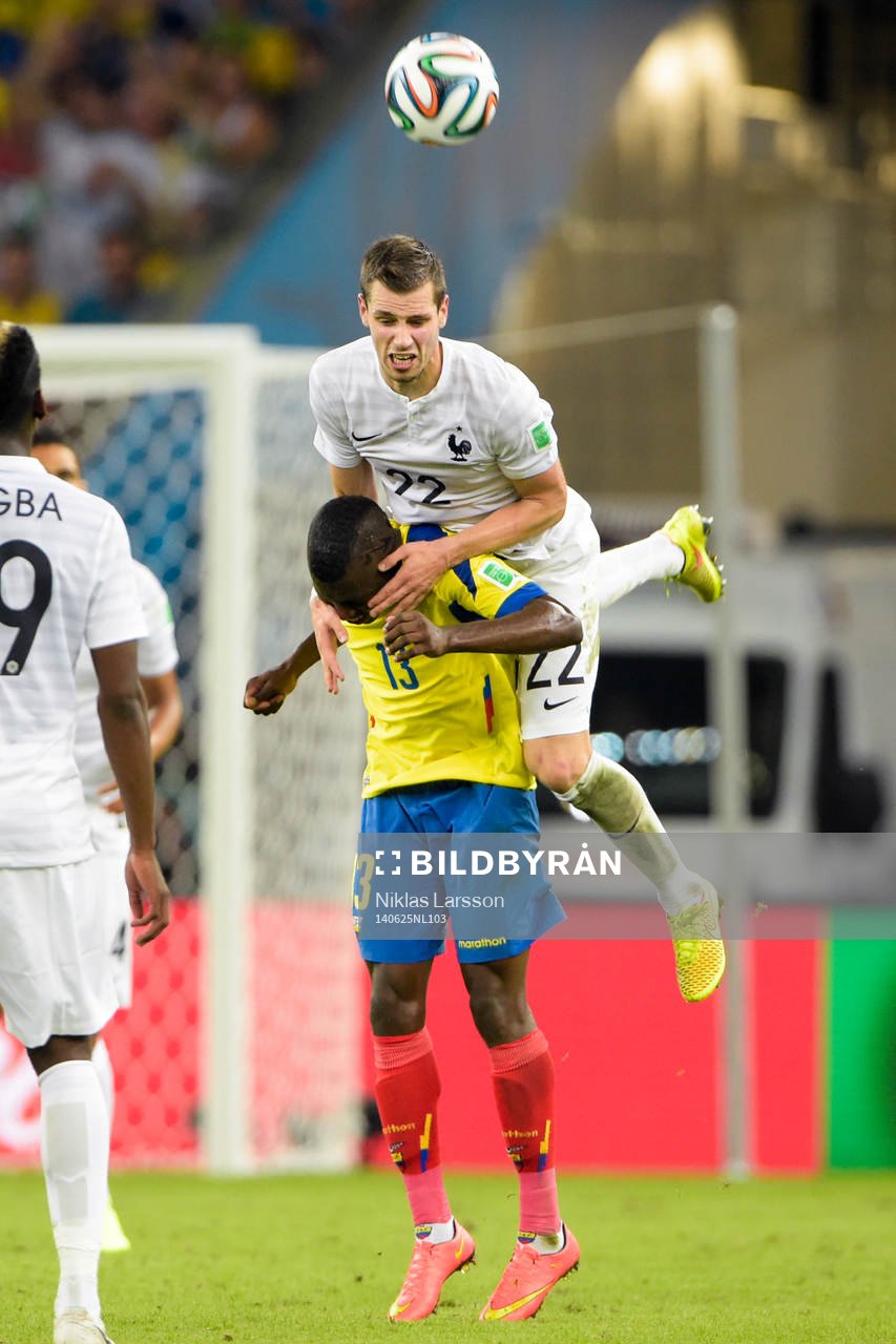 Frankrikes Morgan Schneiderlin och Ecuadors Enner Valencia