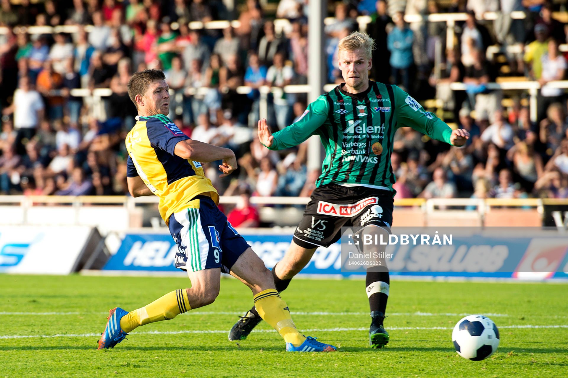 Ljungskiles Hannes Stiller i kamp med Varbergs Erik Lund under fotbollsmatchen i Superettan mellan Varberg och Ljungskile den 26 juni 2014 i Varberg.
