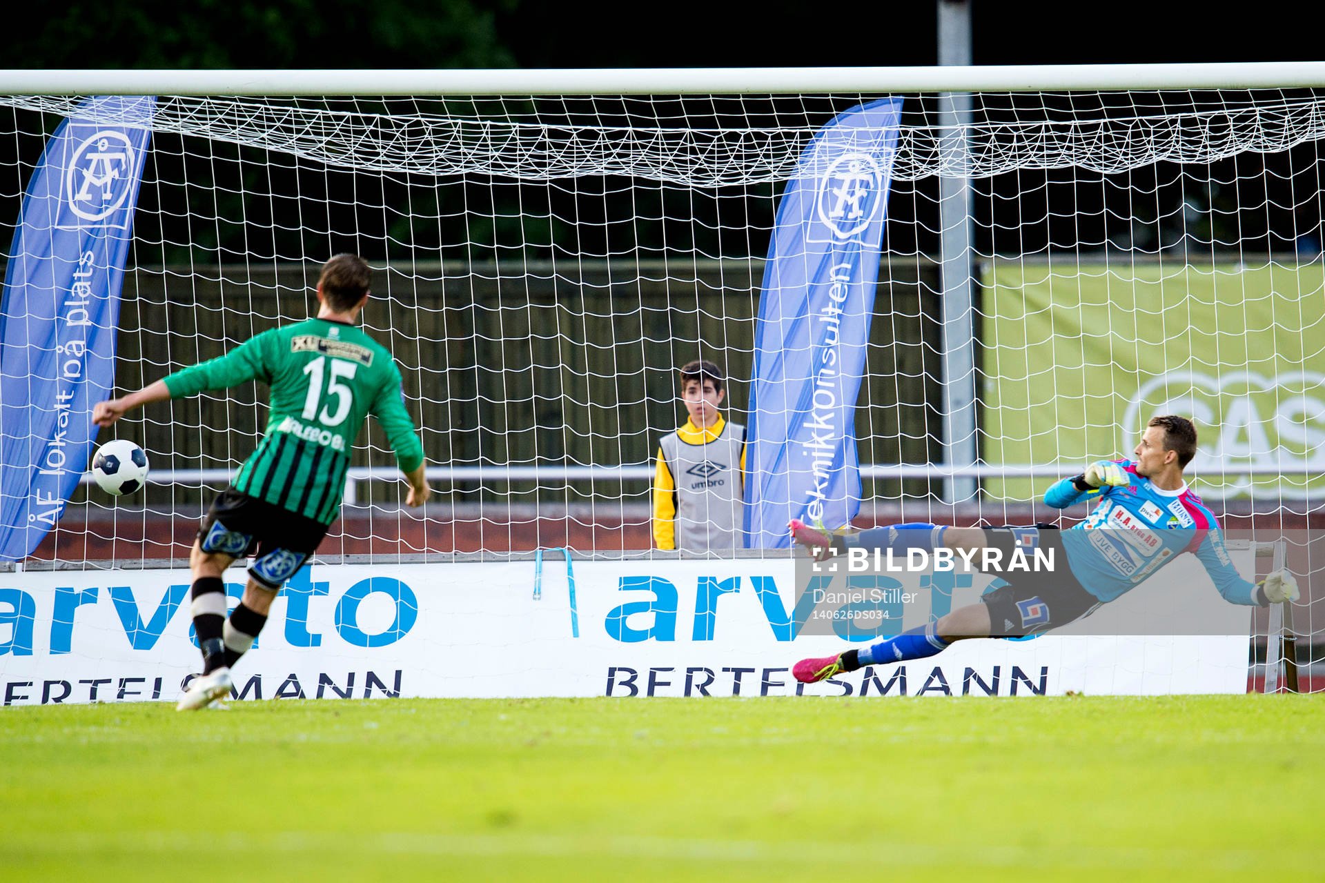 Varbergs Alexander Mellqvist sätter en straff bakom