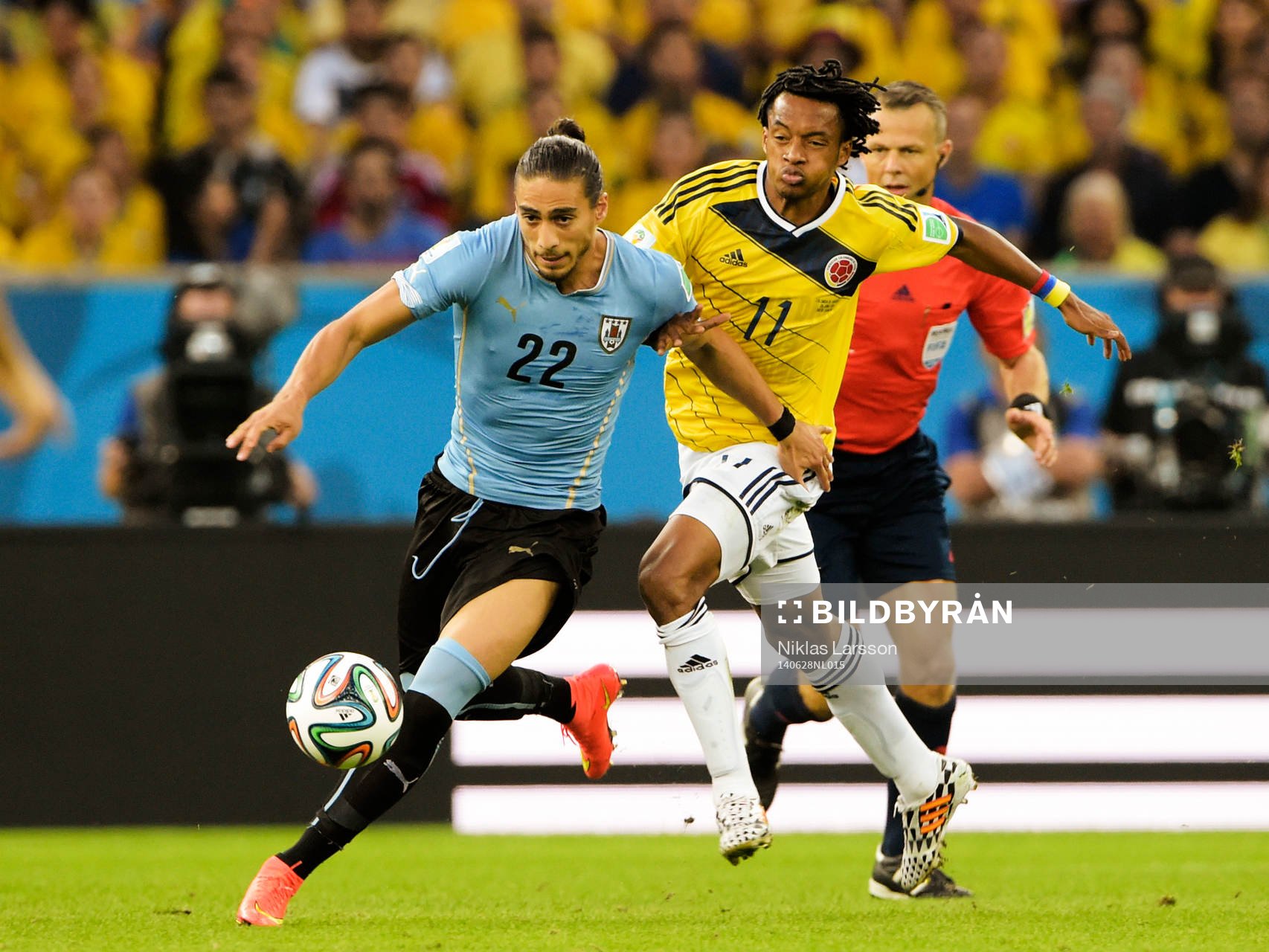 Uruguays Martin Caceres och Colombias Juan Cuadrado