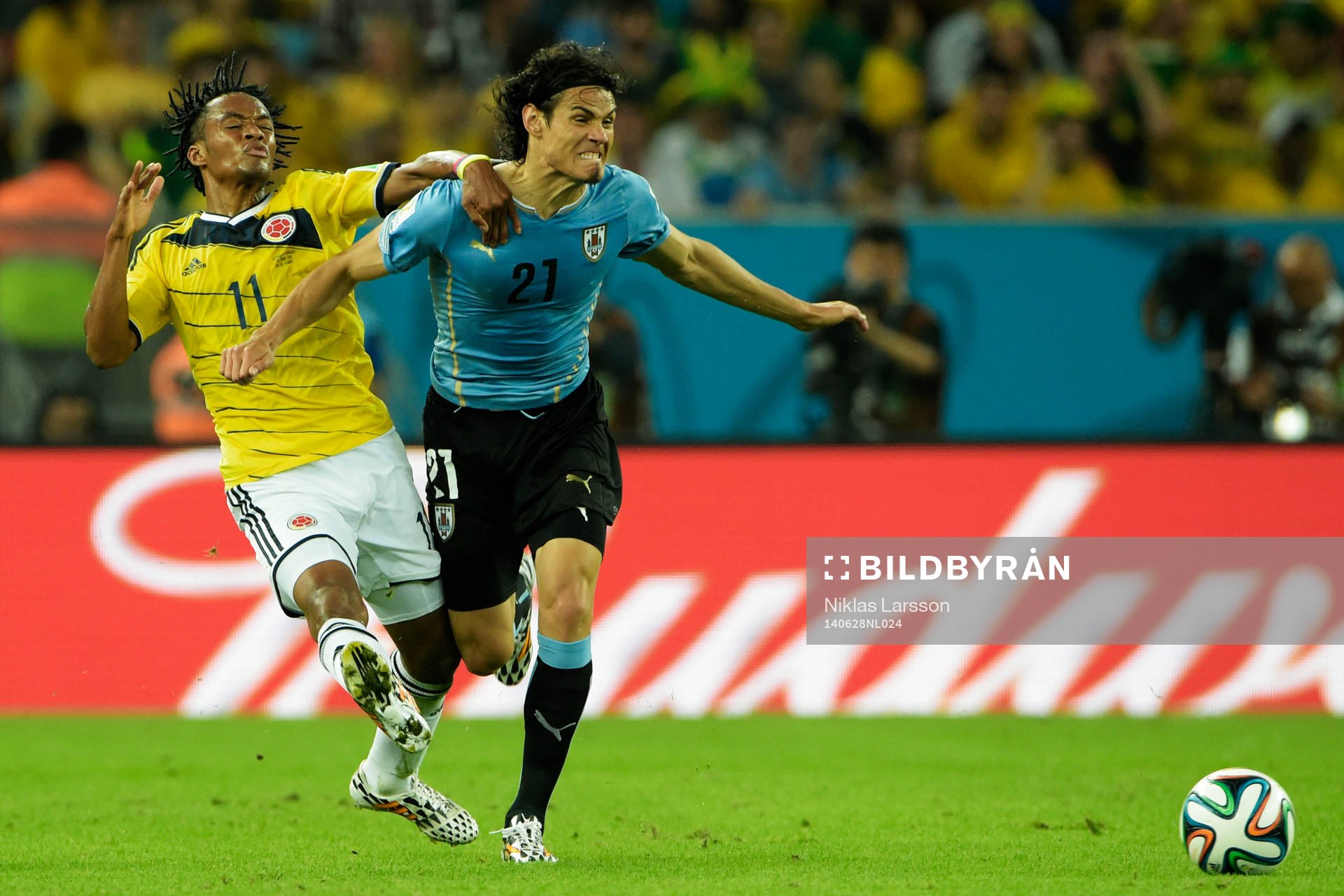 ColombiasJuan Cuadrado och Uruguays Edinson Cavani