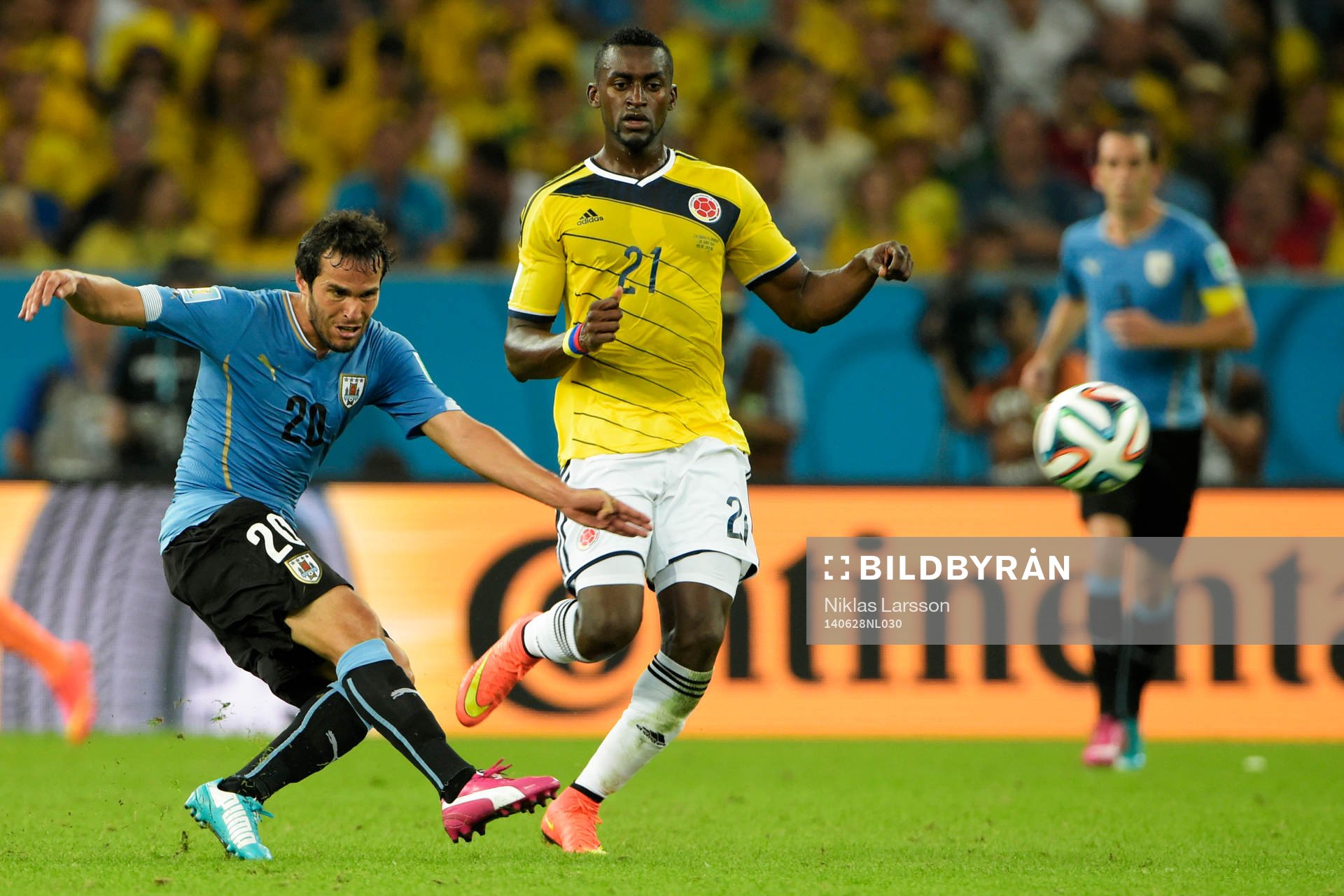 Uruguays Alvaro Gonzalez och Colombias Jackson Martinez