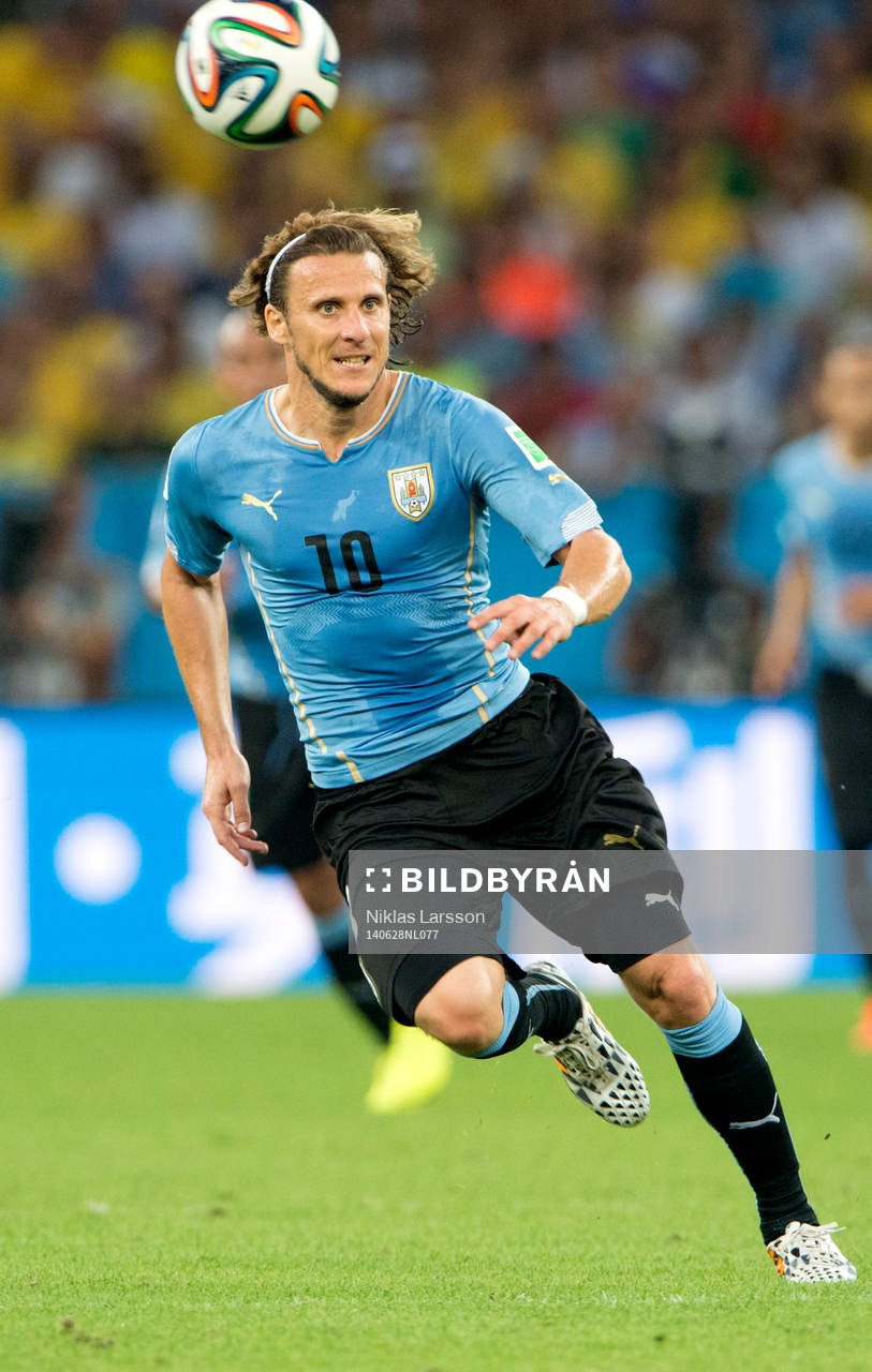 Uruguays Diego Forlán  under fotbollsmatchen mellan Colombia och Uruguay under fotbolls-VM den 28 juni 2014 i Rio de Janeiro.