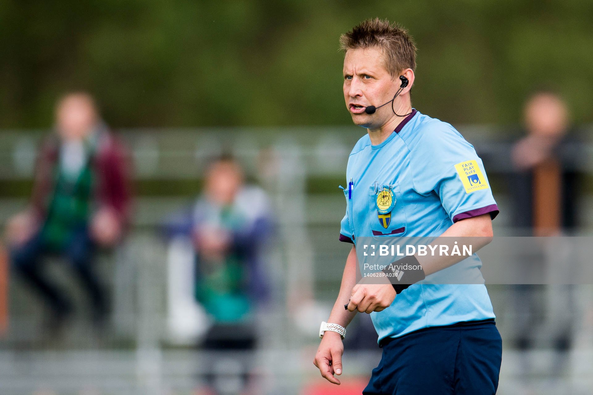 Domare Magnus Ahlsén under fotbollsmatchen i Superettan mellan Ängelholm och GAIS den 28 juni 2014 i Ängelholm.
