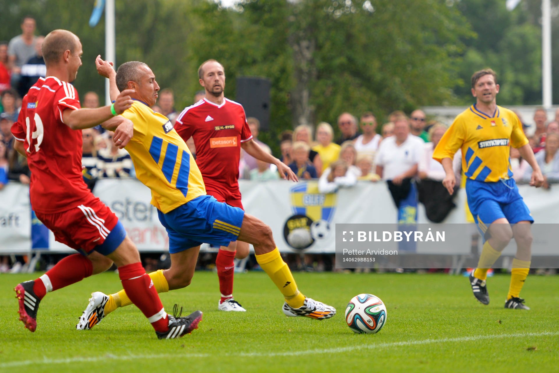 VM-laget 1994s Henrik Larsson petar in 2-1
