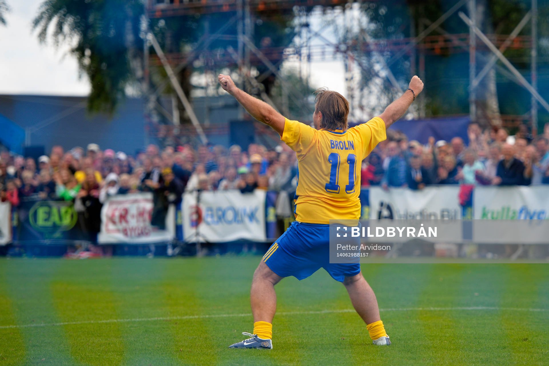 VM-laget 1994s Tomas Brolin jublar