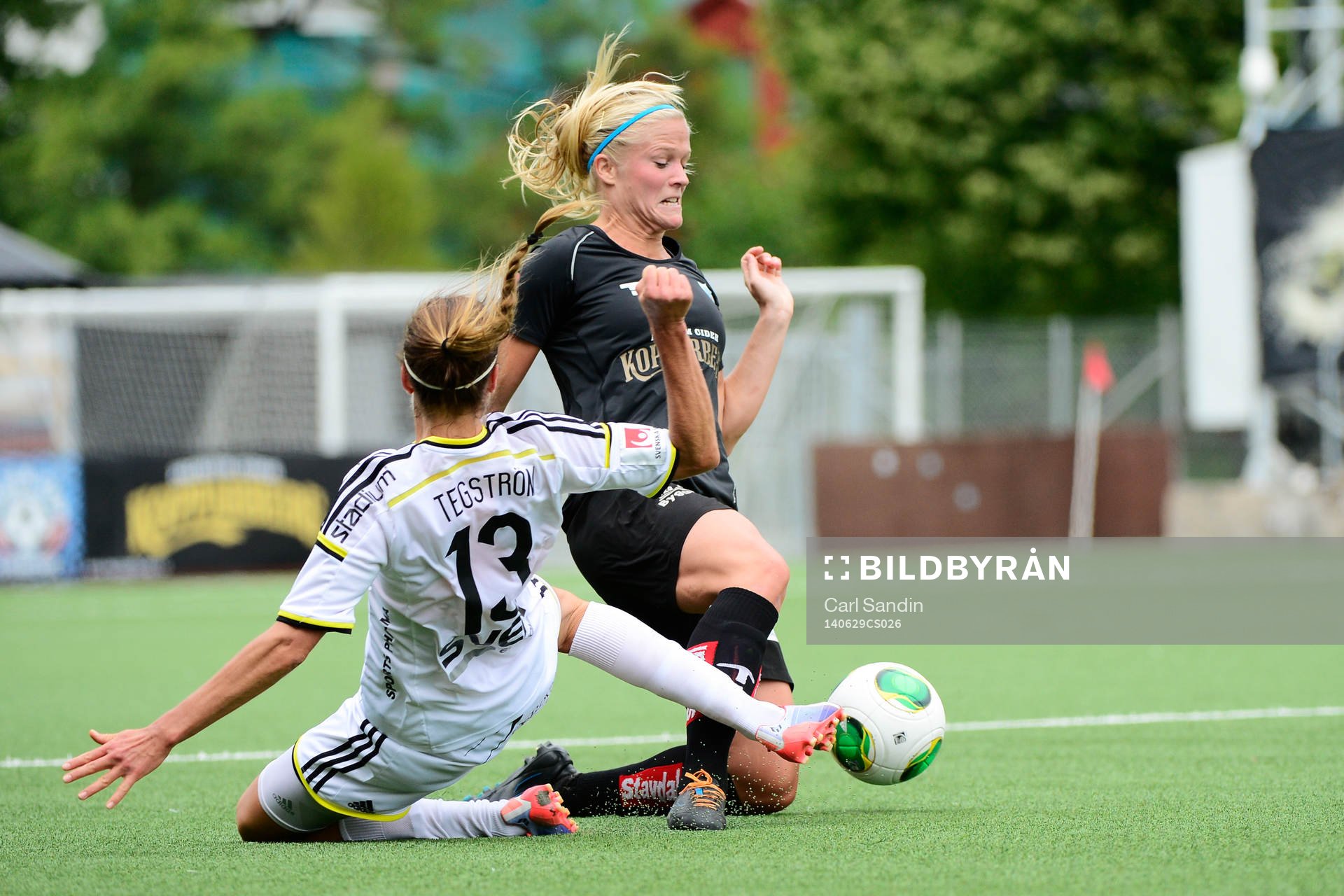 AIKs Madeleine Tegström och Göteborgs Kathlene Fernström